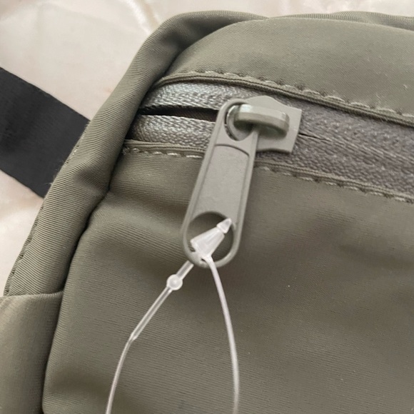 Obe fanny pack. NWT. color is olive green. Excellent condition. - Picture 4 of 6